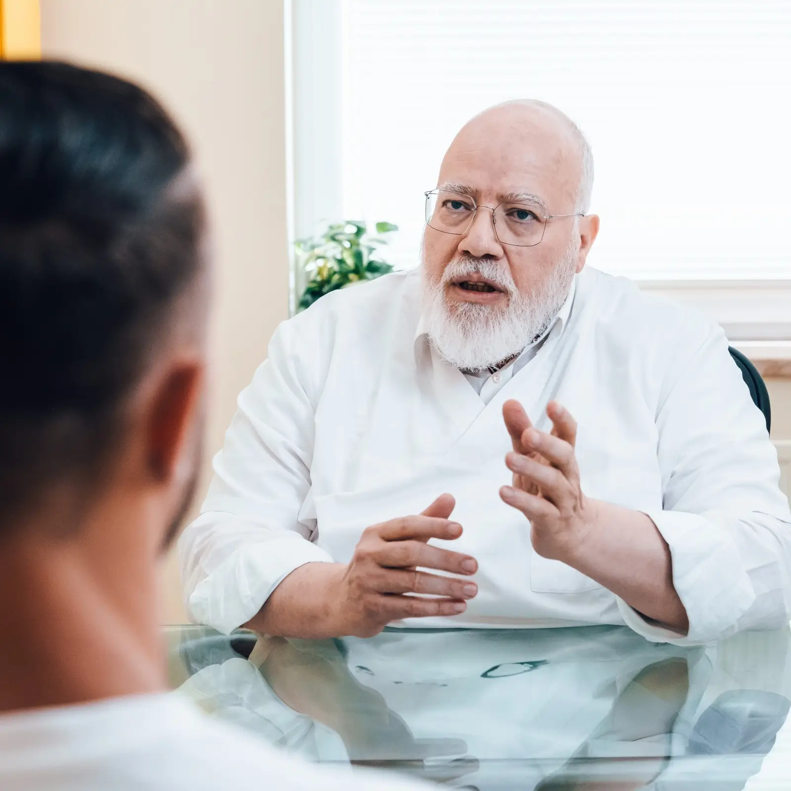 Besprechung für ein ärztliches Attest im Schmerztherapie und Osteopathie Zentrum Wien