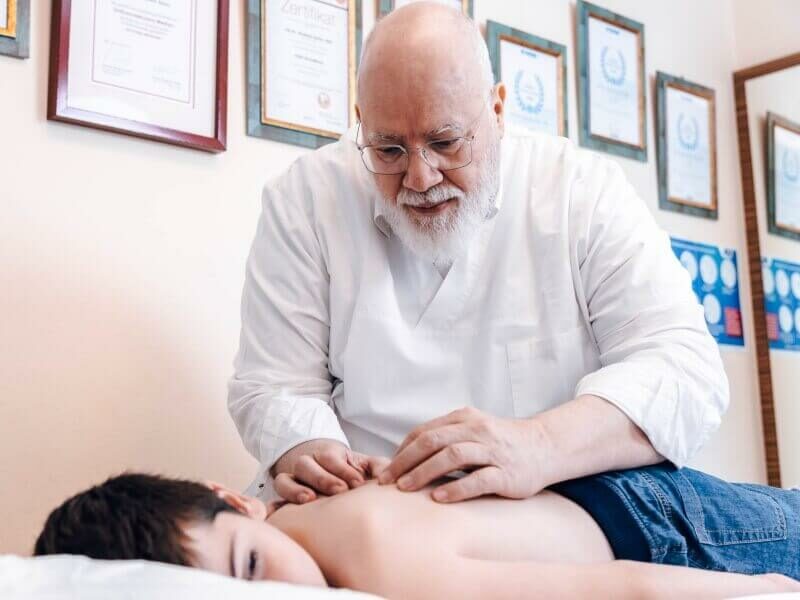 Dr. M. Selim Schmerztherapie und Osteopathie Zentrum Döbling Kinderosteopathie